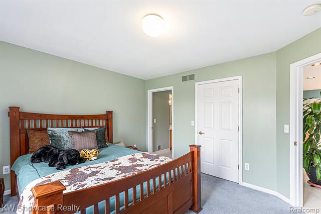 Builiding view thirty one for 47266 White Pines, Novi, MI. 48374