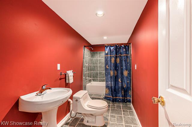 Builiding view thirty seven for 47266 White Pines, Novi, MI. 48374