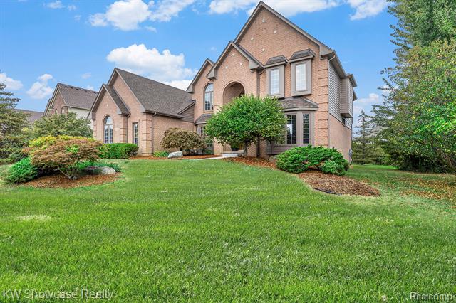 Builiding view three for 47266 White Pines, Novi, MI. 48374