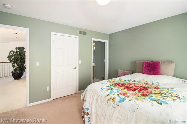 Builiding view twenty eight for 47266 White Pines, Novi, MI. 48374