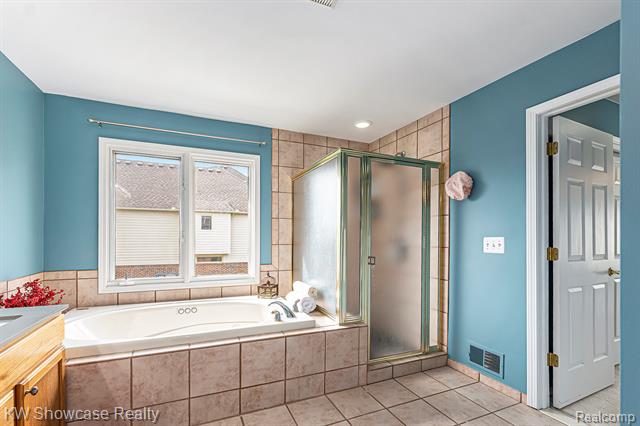 Builiding view twenty four for 47266 White Pines, Novi, MI. 48374