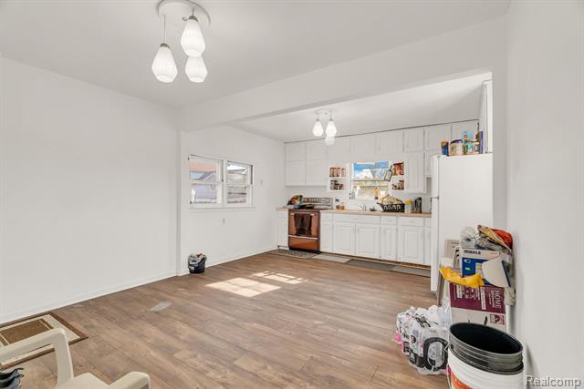 Builiding view nineteen for 42859 Palmer, Canton, MI. 48188