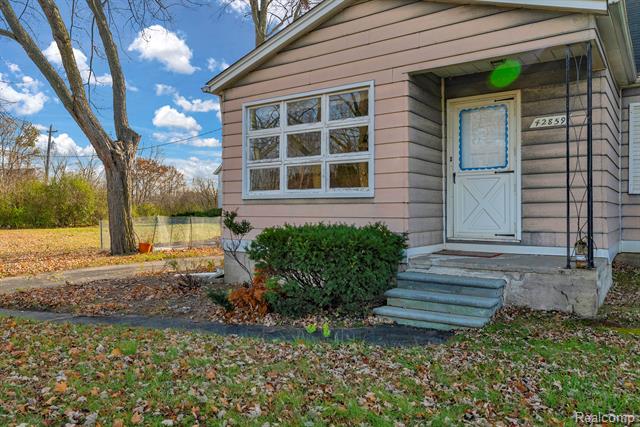 Builiding view thirteen for 42859 Palmer, Canton, MI. 48188