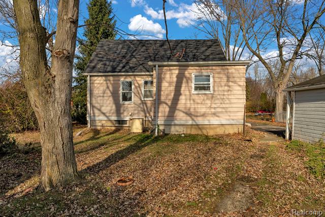 Builiding view thirty nine for 42859 Palmer, Canton, MI. 48188