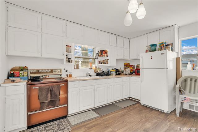 Builiding view twenty one for 42859 Palmer, Canton, MI. 48188