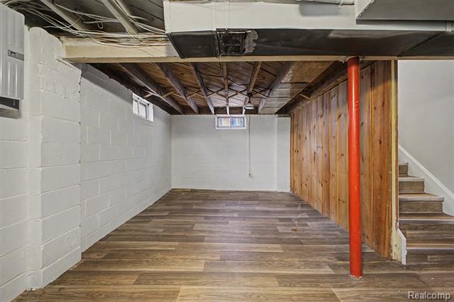 Builiding view twenty three for 24800 Cherry, Dearborn, MI. 48124