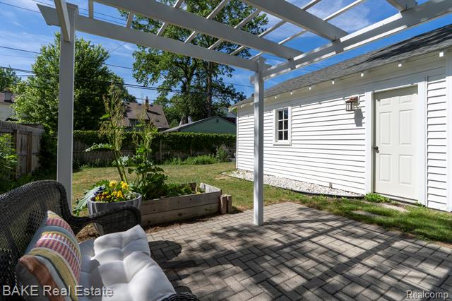 Builiding view nine for 675 W Hazelhurst, Ferndale, MI. 48220