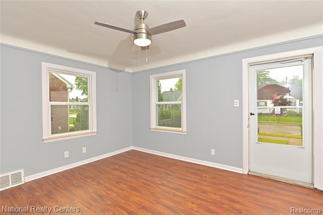 Builiding view fifteen for 24815 Oxford, Dearborn, MI. 48124