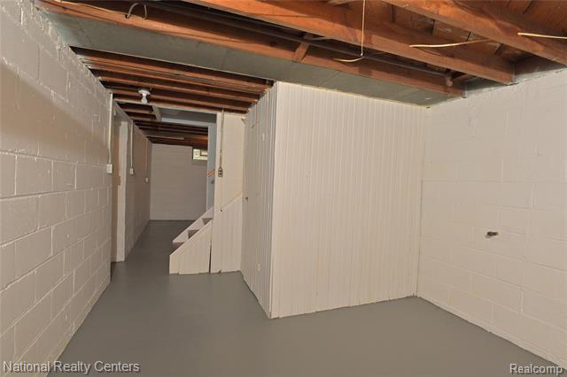 Builiding view fifty one for 24815 Oxford, Dearborn, MI. 48124