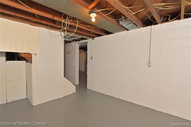 Builiding view fifty two for 24815 Oxford, Dearborn, MI. 48124