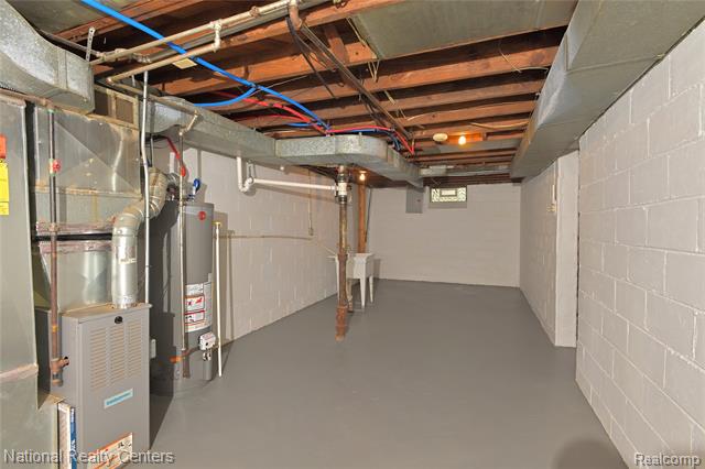Builiding view fifty for 24815 Oxford, Dearborn, MI. 48124