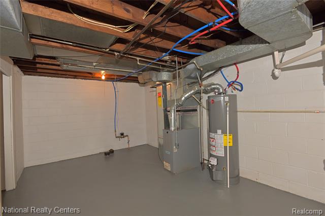 Builiding view forty eight for 24815 Oxford, Dearborn, MI. 48124
