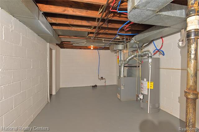 Builiding view forty nine for 24815 Oxford, Dearborn, MI. 48124