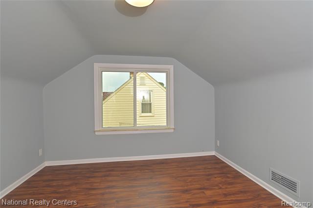Builiding view forty three for 24815 Oxford, Dearborn, MI. 48124
