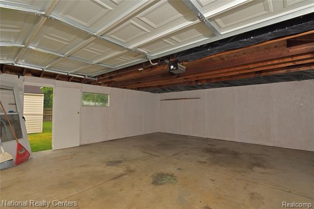 Builiding view fourteen for 24815 Oxford, Dearborn, MI. 48124