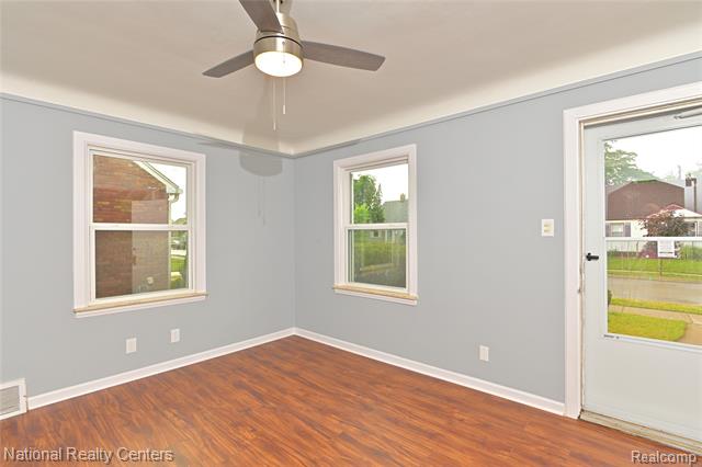 Builiding view seventeen for 24815 Oxford, Dearborn, MI. 48124