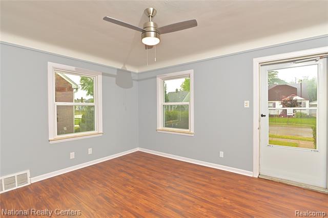 Builiding view sixteen for 24815 Oxford, Dearborn, MI. 48124