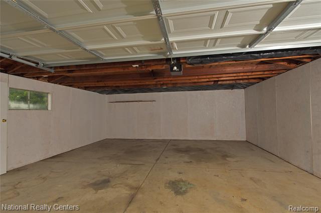 Builiding view thirteen for 24815 Oxford, Dearborn, MI. 48124
