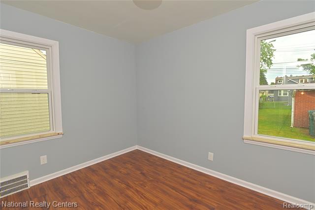 Builiding view thirty seven for 24815 Oxford, Dearborn, MI. 48124