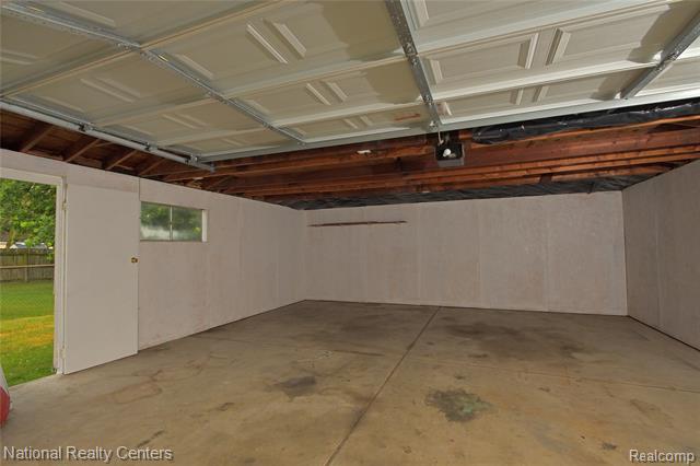 Builiding view twelve for 24815 Oxford, Dearborn, MI. 48124