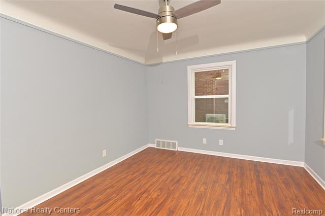 Builiding view twenty eight for 24815 Oxford, Dearborn, MI. 48124