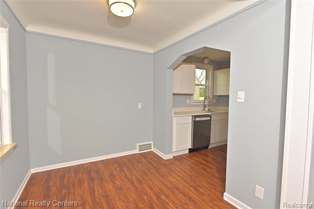 Builiding view twenty five for 24815 Oxford, Dearborn, MI. 48124