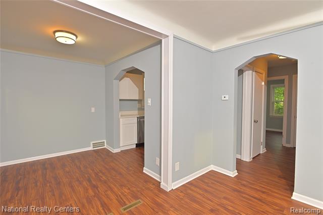 Builiding view twenty four for 24815 Oxford, Dearborn, MI. 48124