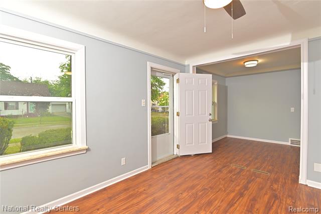 Builiding view twenty one for 24815 Oxford, Dearborn, MI. 48124