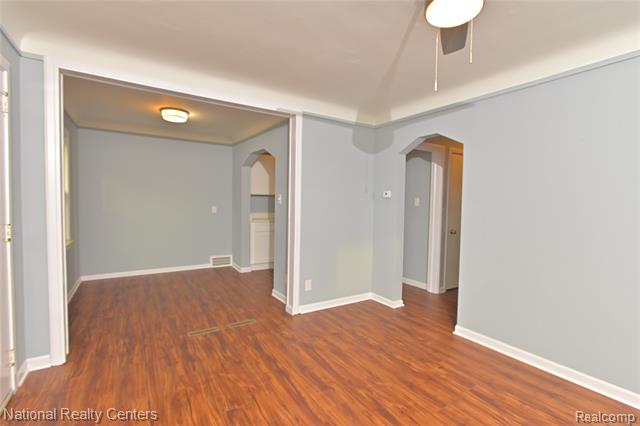 Builiding view twenty three for 24815 Oxford, Dearborn, MI. 48124
