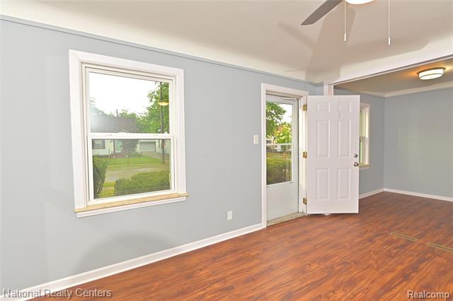 Builiding view twenty for 24815 Oxford, Dearborn, MI. 48124