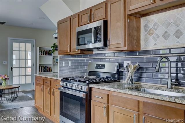 Builiding view fourteen for 1812 E Meyers, Hazel Park, MI. 48030