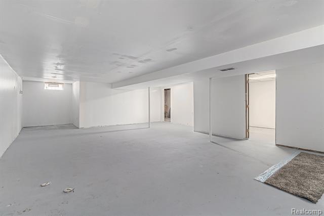 Builiding view eighteen for 33670 Harvard, Westland, MI. 48186