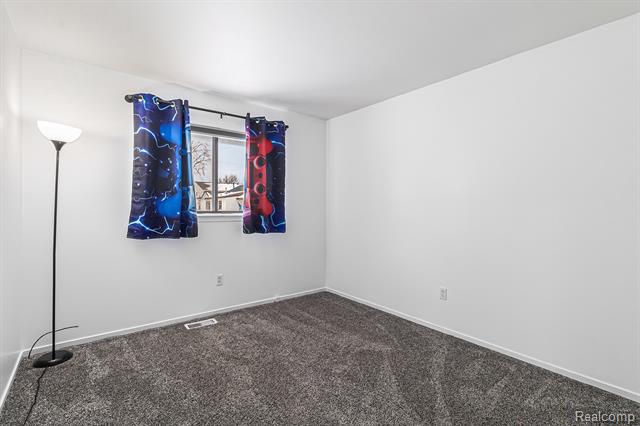 Builiding view fourteen for 33670 Harvard, Westland, MI. 48186