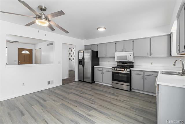 Builiding view nine for 33670 Harvard, Westland, MI. 48186