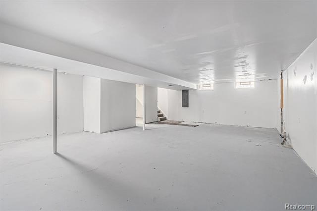 Builiding view nineteen for 33670 Harvard, Westland, MI. 48186