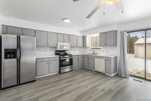 Builiding view seven for 33670 Harvard, Westland, MI. 48186