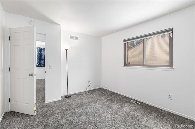 Builiding view seventeen for 33670 Harvard, Westland, MI. 48186