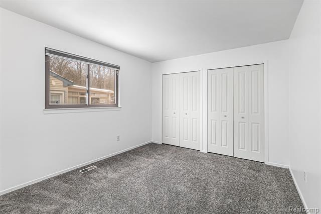 Builiding view sixteen for 33670 Harvard, Westland, MI. 48186