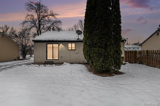 Builiding view thirty two for 33670 Harvard, Westland, MI. 48186