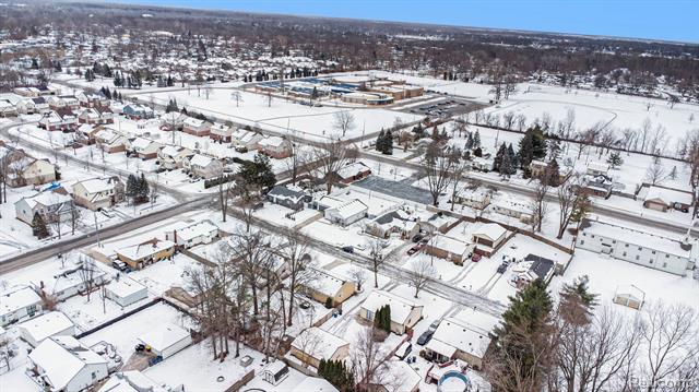 Builiding view thirty for 33670 Harvard, Westland, MI. 48186