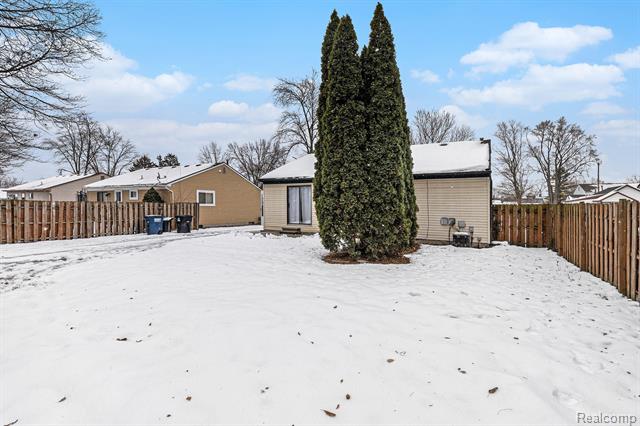 Builiding view twenty four for 33670 Harvard, Westland, MI. 48186