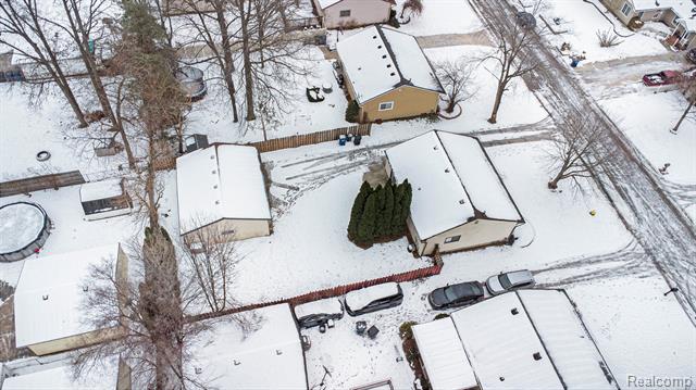 Builiding view twenty nine for 33670 Harvard, Westland, MI. 48186