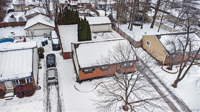 Builiding view twenty seven for 33670 Harvard, Westland, MI. 48186