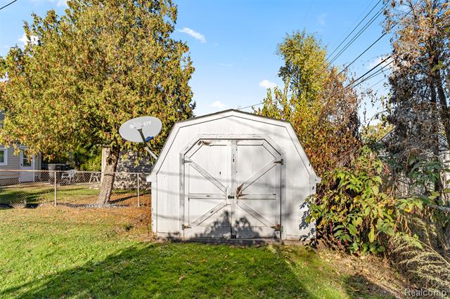 Builiding view twenty five for 2721 Pardee, Dearborn, MI. 48124