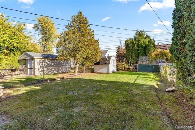 Builiding view twenty three for 2721 Pardee, Dearborn, MI. 48124