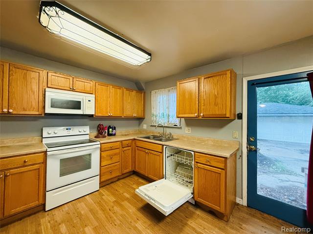 Builiding view one for 1501 Barchester, Westland, MI. 48186