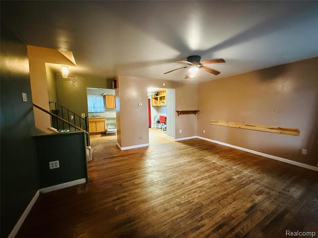 Builiding view two for 1501 Barchester, Westland, MI. 48186