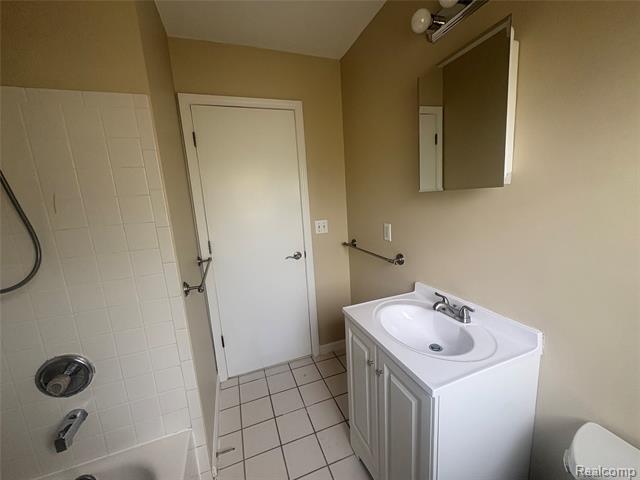 Builiding view eighteen for 1455 E Meyers, Hazel Park, MI. 48030