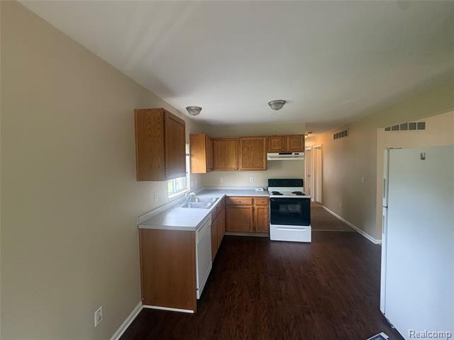 Builiding view six for 1455 E Meyers, Hazel Park, MI. 48030