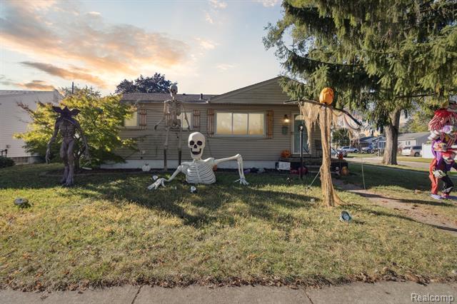 front view for 32155 Melton, Westland, Mi. 48186